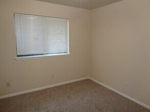 Building Photo - 6611 Grove Field Ln