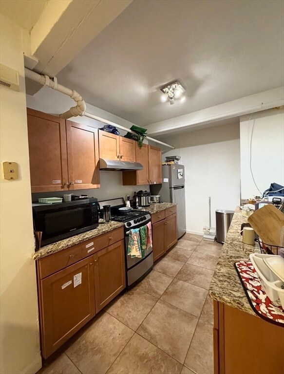 Building Photo - 2 Colliston Rd