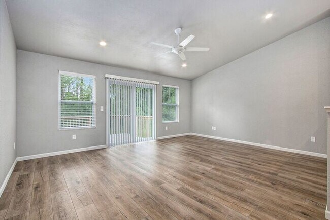 Foto del edificio - 1730 Harper Grove Ln