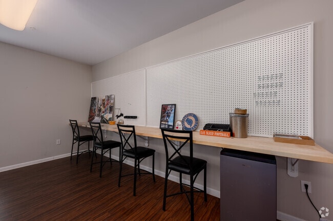 Community Room Work Station - Madison Lofts