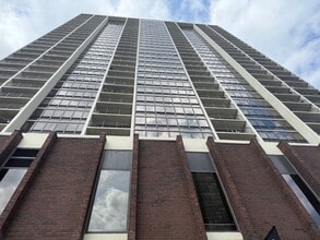 Building Photo - 1636 N Wells St