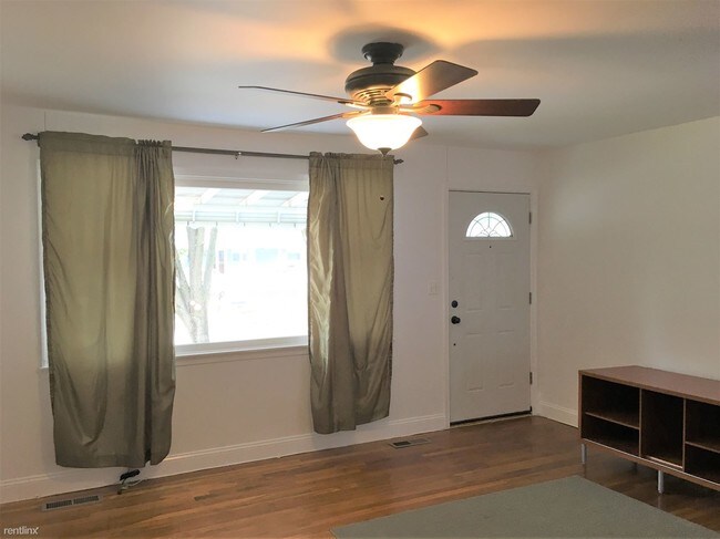 Building Photo - 4 br, 2 bath House - 327 Park Hall S