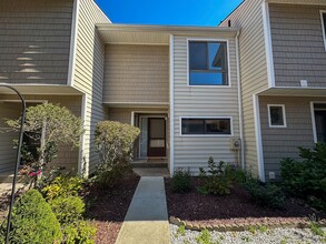 Building Photo - 52 Currier Way