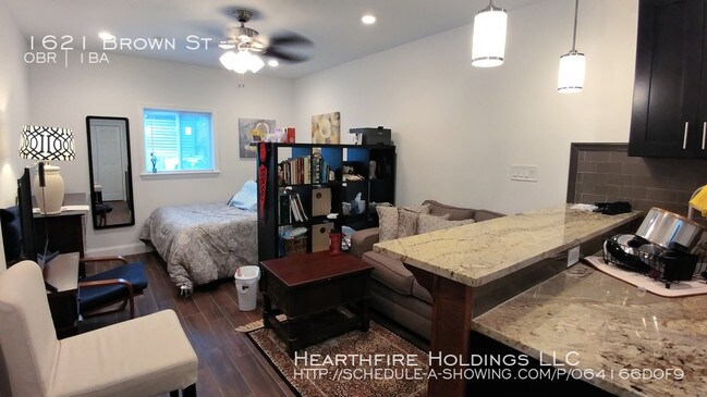 Building Photo - $1100 - STUDIO - Francisville - PARKING
