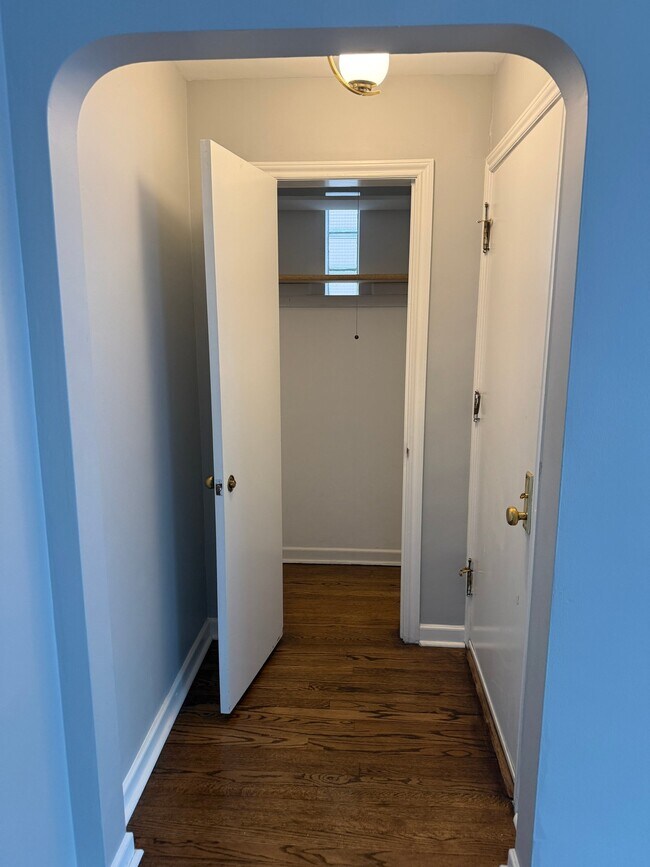 Foto del edificio - 2854 W Farragut Ave