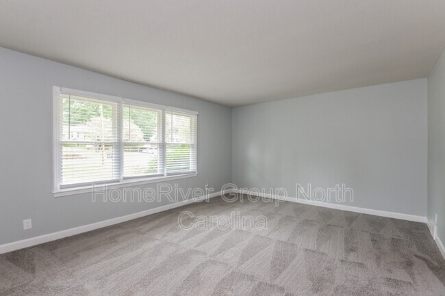Building Photo - 291 Araminta Dr