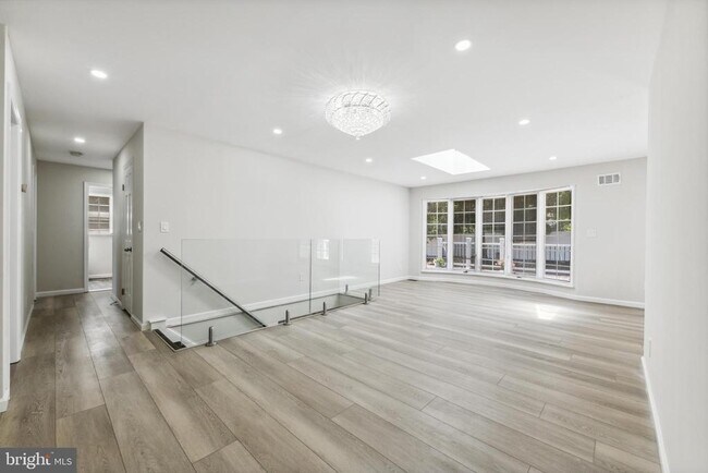 Foto del edificio - 4 Hillside Ave