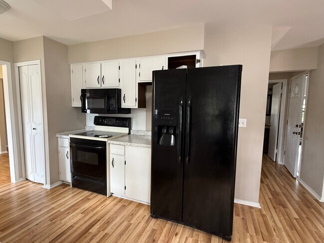 Foto del edificio - 793 Tarleton Ave