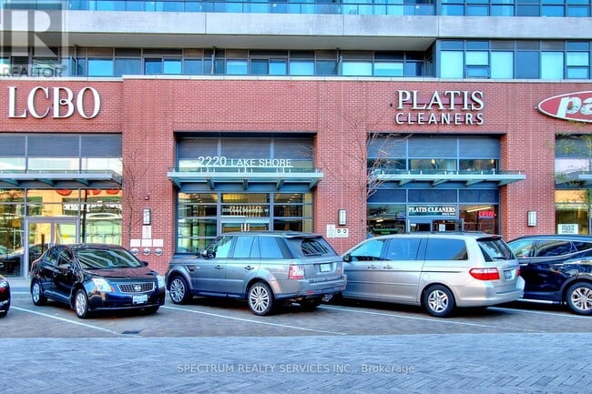 Photo du bâtiment - 2220 Lake Shore Blvd W