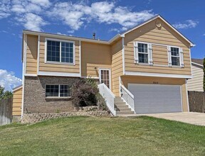 Building Photo - 2215 Lisa Dr
