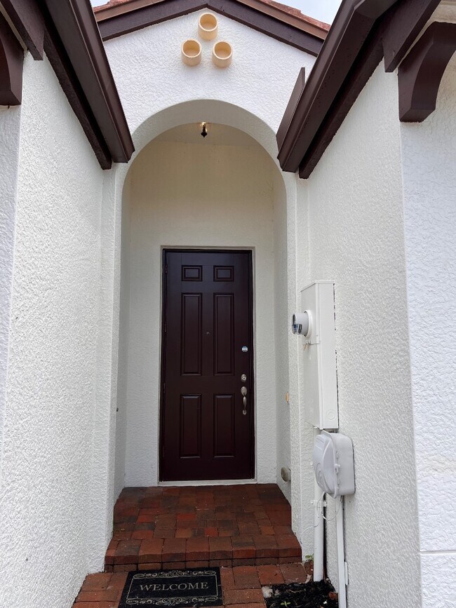 Foto del edificio - 7935 Bristol Cir