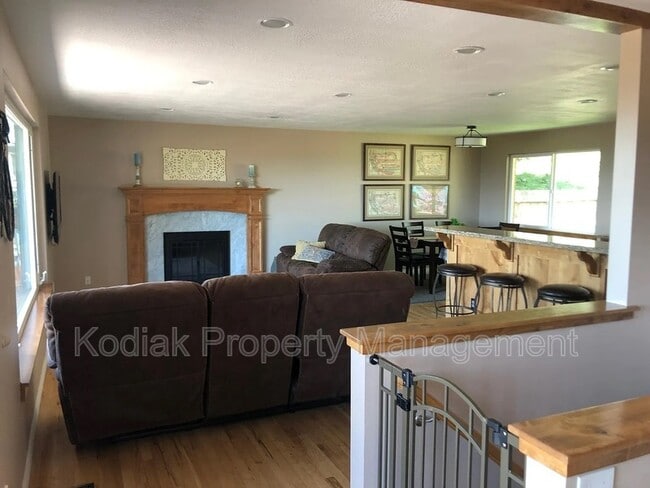 Building Photo - 3397 Eastwood Dr