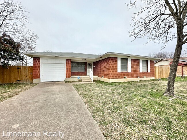 Building Photo - 3 br, 1.5 bath House - 2309 Sunny Lane