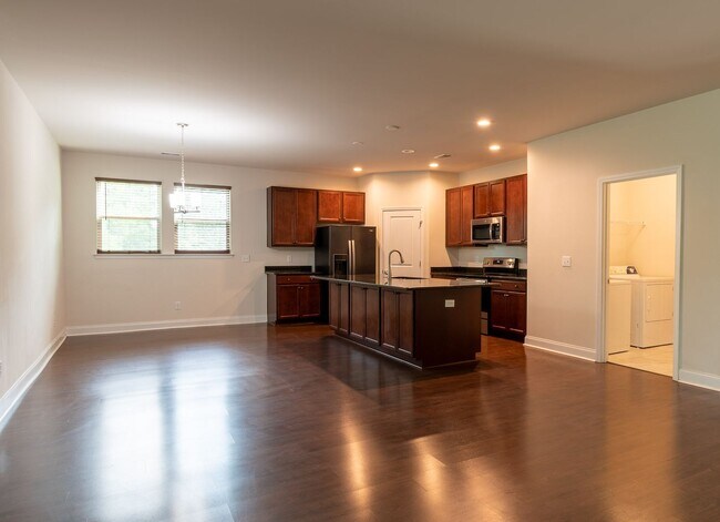 Foto del edificio - Modern Living in the Heart of Summerville!