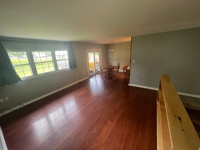 Building Photo - 536 Millshire Dr