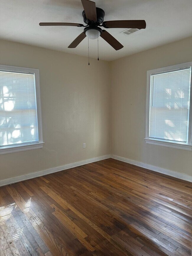 Building Photo - 4661 Londonderry Dr
