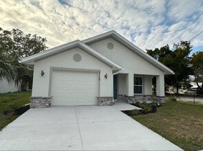 Building Photo - 2110 Palm Ave