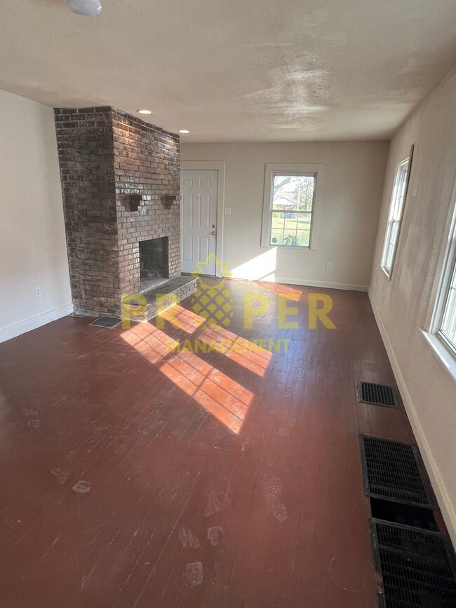 Building Photo - 2 bedrooms 1 bathroom house