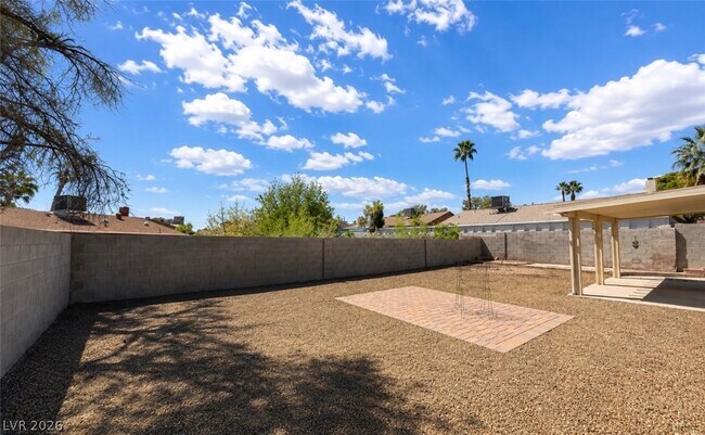 Foto del edificio - 6491 W Viking Rd