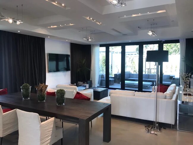 Foto del edificio - 2538 Tilden Ave