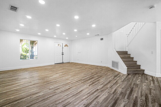 Foto del edificio - 3500 Desert Oak Dr
