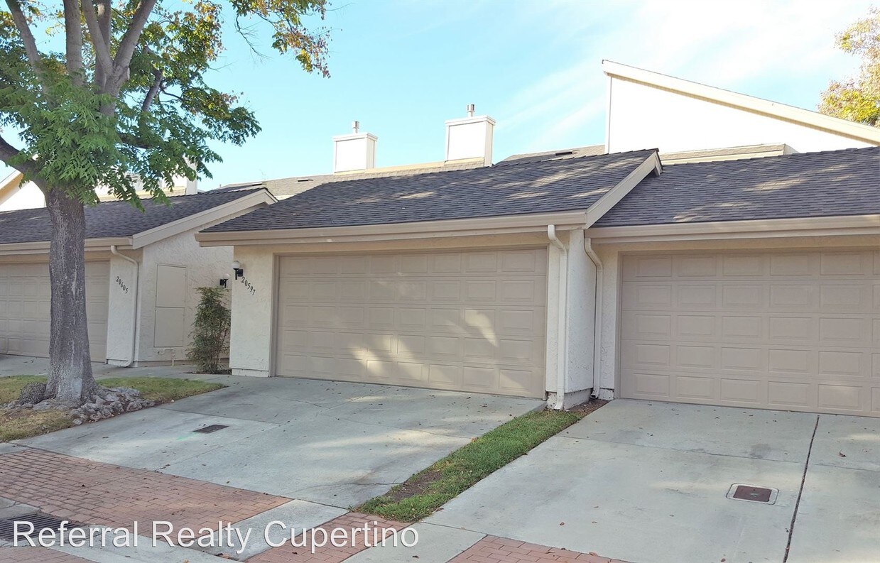 Primary Photo - 20597 Mapletree Pl