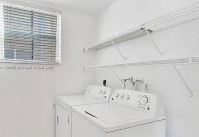 Foto del edificio - 1042 Sunflower Cir