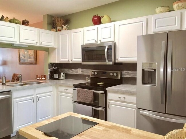 Foto del edificio - 2454 Lake Woodberry Cir