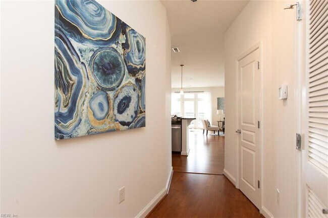 Building Photo - 670 Town Center Dr