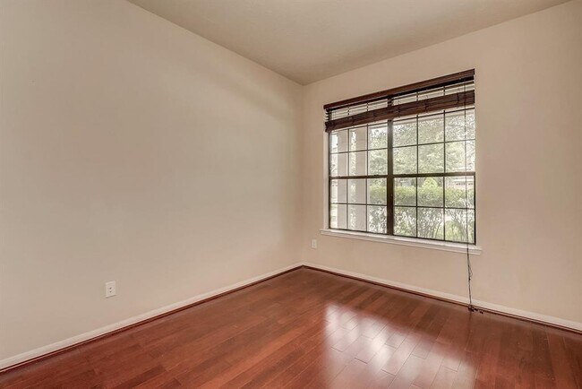 Foto del edificio - 6843 Emerson Ln