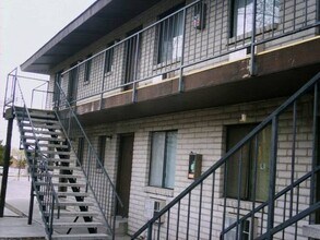 Building Photo - 1100 Berrum Ln