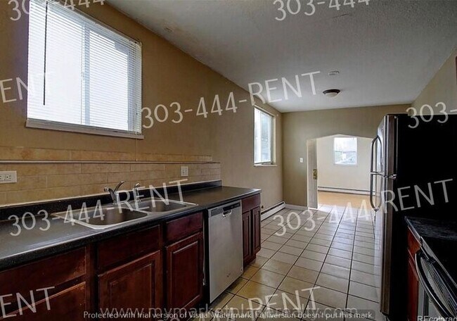 Building Photo - Home For The Holidays! $300 OFF OF 1ST MON...