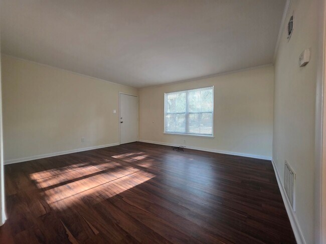 Building Photo - Bull St