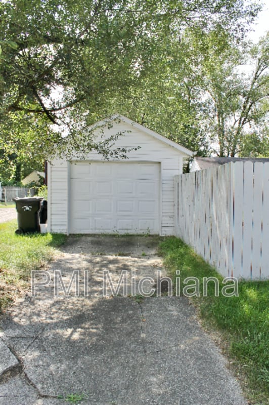 Building Photo - 1622 Wilber St