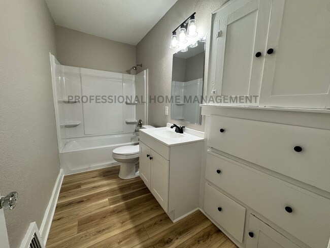 Foto del edificio - Coming soon! Don’t miss your chance on this one-of-a-kind property!