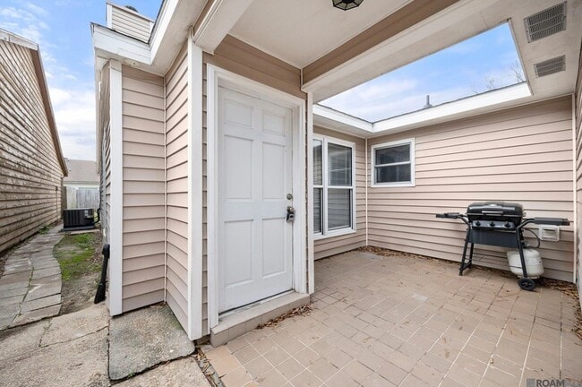 Building Photo - 5952 Fort Clarke Dr N
