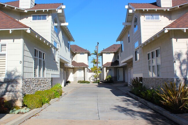 Building Photo - 164 Merrill Pl