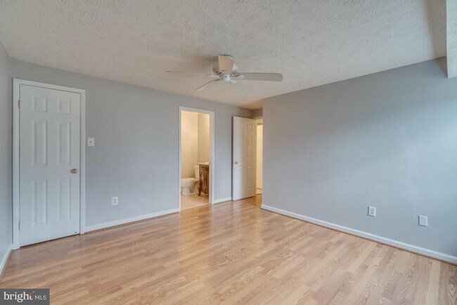 Foto del edificio - 12201 Peach Crest Dr