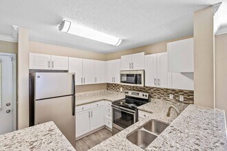 Building Photo - Alexander Crossing Apartments & Townhomes