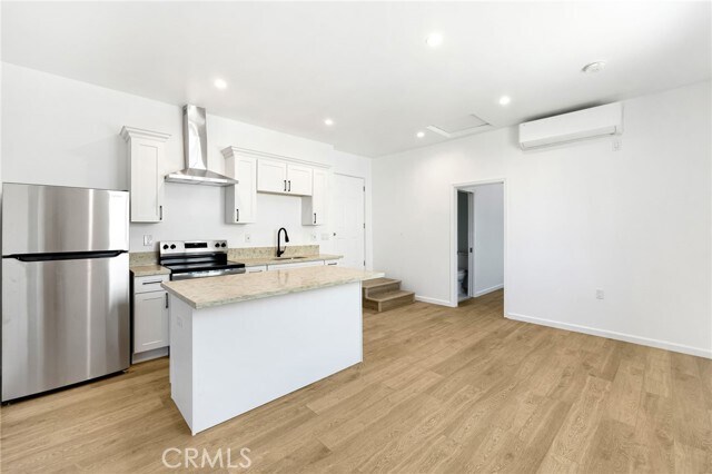 Foto del edificio - 1375 N Mentor Ave