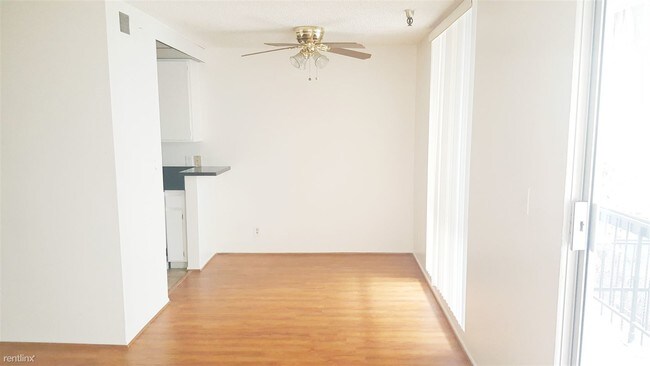 Foto del edificio - 4664 W 3rd St