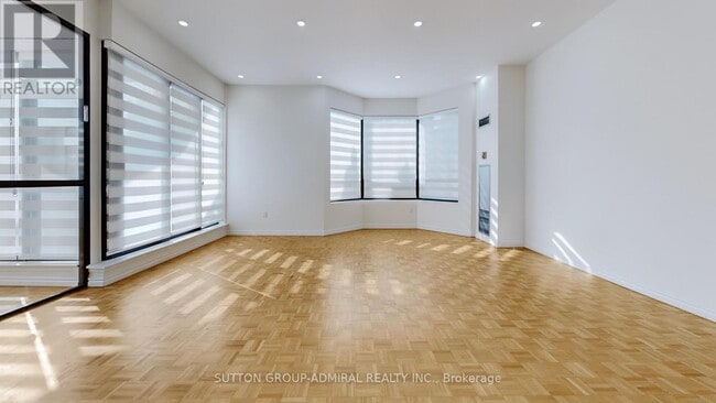 Photo du bâtiment - 7460 Bathurst St