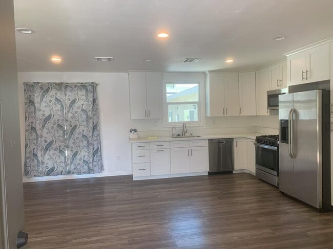 Foto del edificio - 5336 Huddart Ave