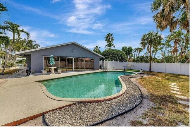 Photo - 7187 Thompson Rd House