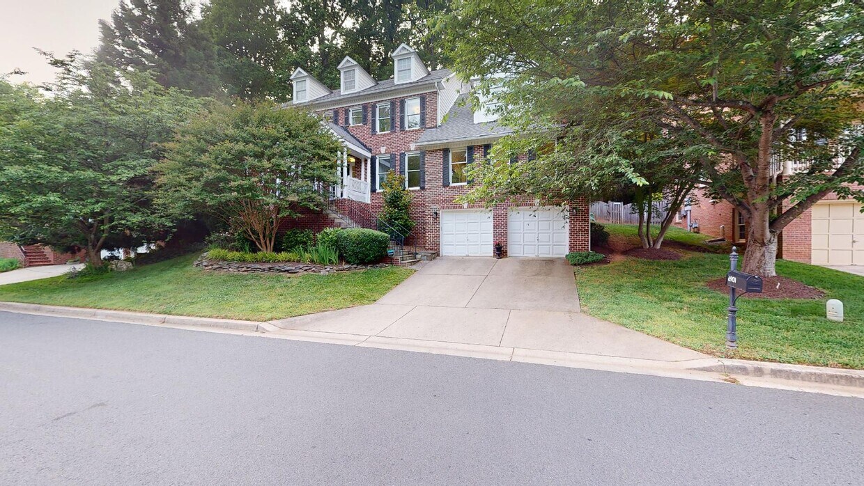 Foto principal - 6901 Rannoch Rd