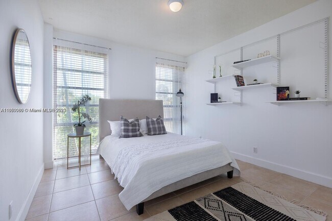 Foto del edificio - 880 NE 69th St