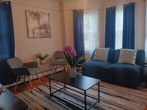 Building Photo - 125 Salina St