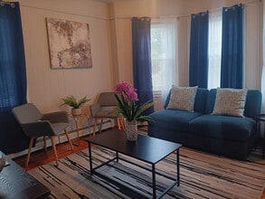 Building Photo - 125 Salina St