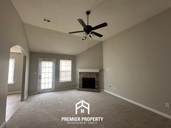 Building Photo - 2280 Southern Woods Dr