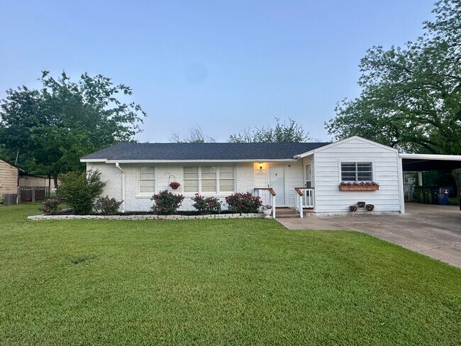 Foto del edificio - 1346 Hillcrest Dr